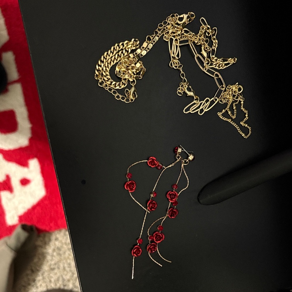 Elegant Gold and Red Rose Jewelry Set